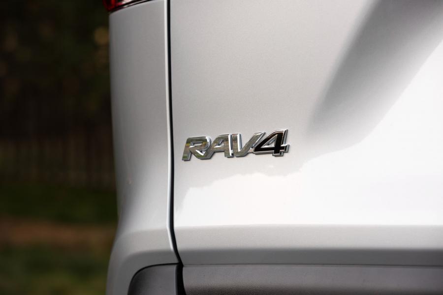 Детали экстерьера Toyota RAV4 XLE 2018 года  (NA) (фото 24 из 26)